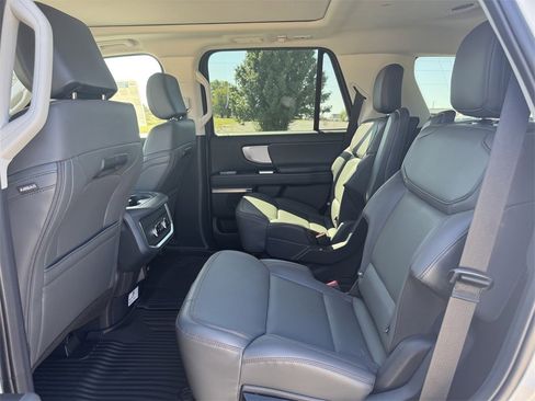 New 2025 Ford Expedition Active image 10