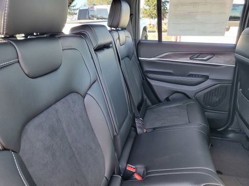 New 2026 Jeep Grand Cherokee Altitude image 16