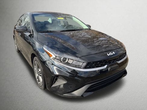 Used 2023 Kia Forte LXS image 1