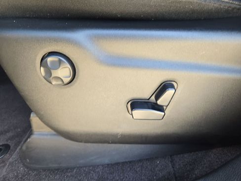 Used 2019 Jeep Grand Cherokee Altitude RWD image 16