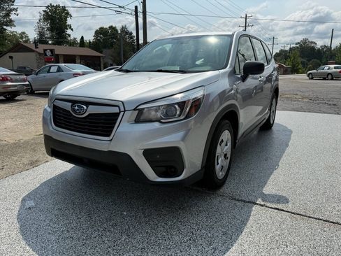 Used 2019 Subaru Forester AWD/4WD image 2
