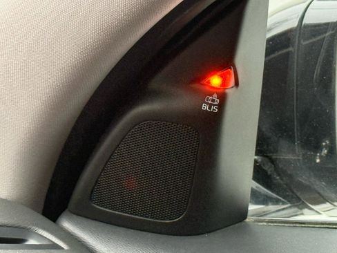 Used 2018 Volvo V60 T5 Cross Country w/ Convenience Package image 26