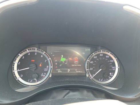 Used 2023 Toyota Highlander XLE FWD image 10