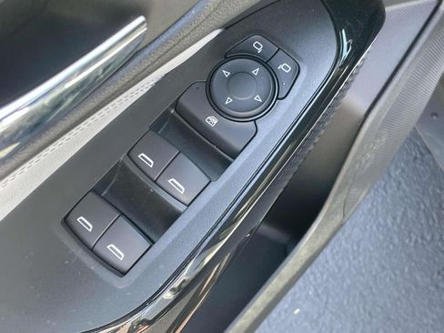 Used 2025 Chevrolet Trax LT w/ LT Convenience Package FWD image 17