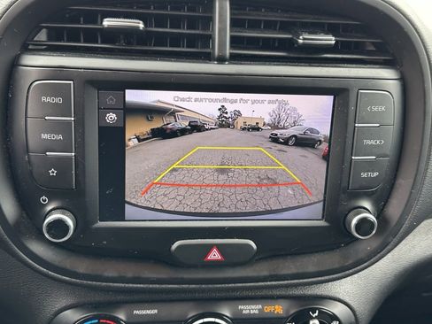 Used 2023 Kia Soul LX w/ LX Technology Package image 5