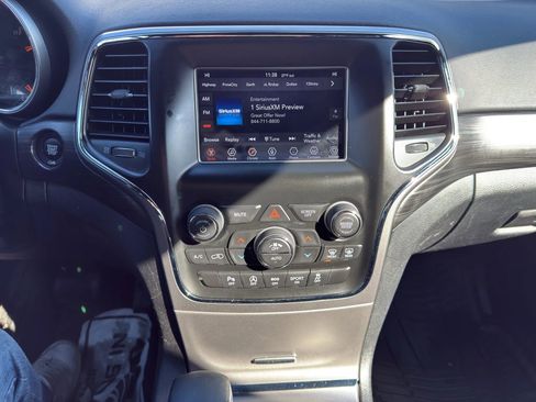 Used 2020 Jeep Grand Cherokee Laredo image 25