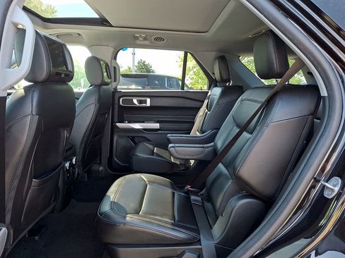 Used 2023 Ford Explorer XLT w/ Equipment Group 202A AWD/4WD image 10