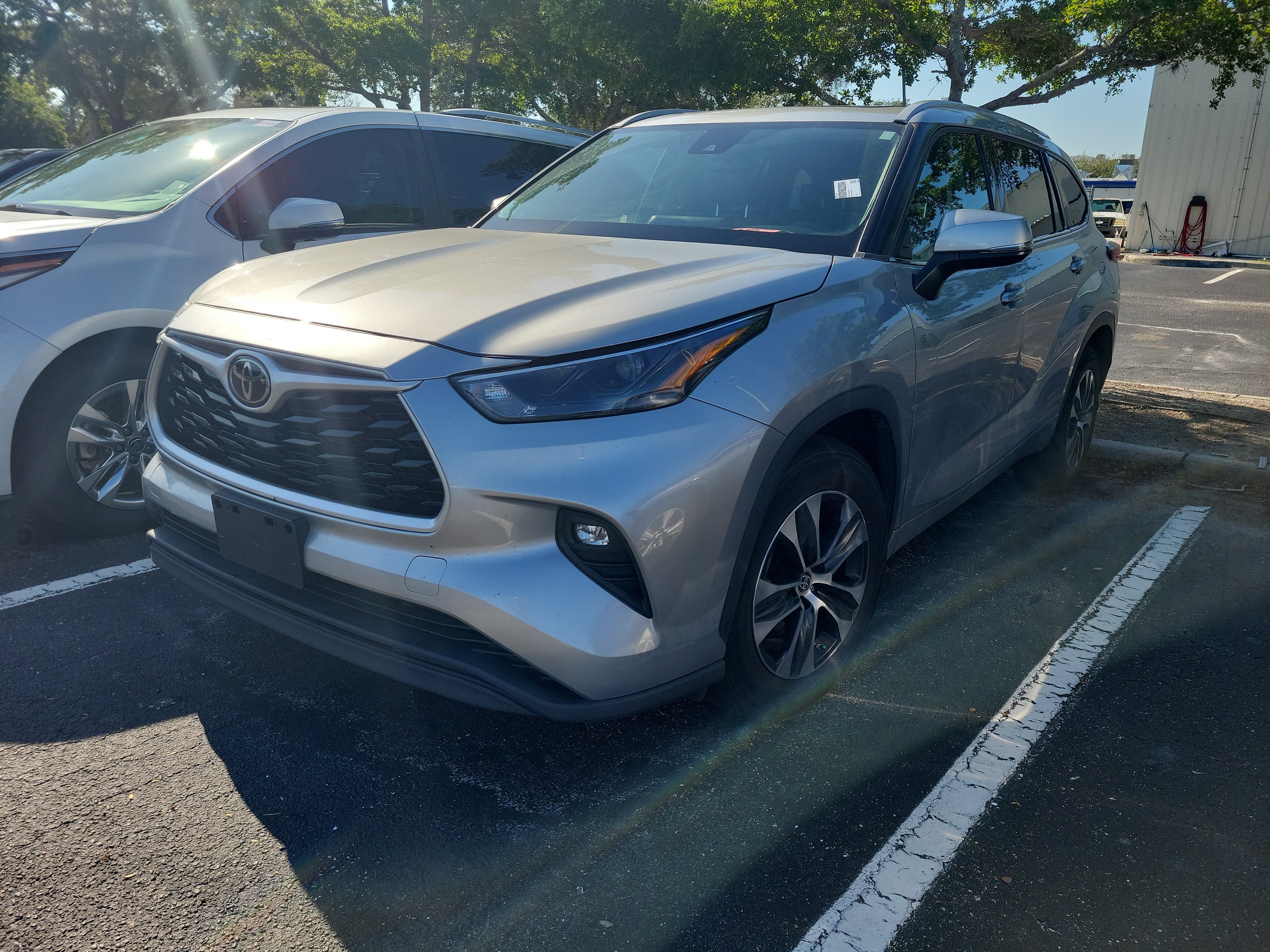 Used 2022 Toyota Highlander XLE FWD image 10