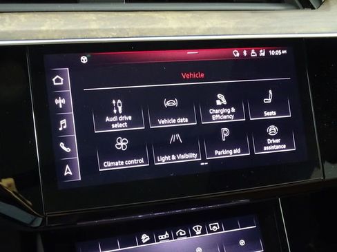 Used 2019 Audi e-tron Prestige w/ Prestige Package image 42