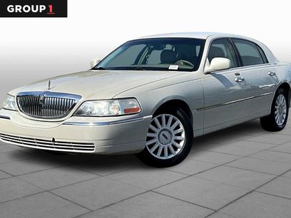 Used 2005 Lincoln Town Car Signature