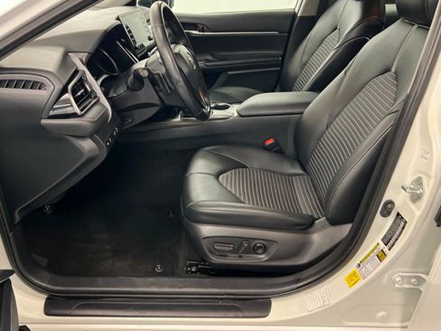 Used 2021 Toyota Camry SE FWD image 18