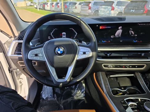 Used 2023 BMW X7 xDrive40i w/ Premium Package AWD/4WD image 15