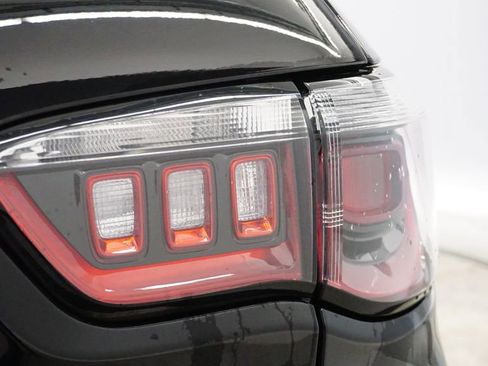 Used 2023 Jeep Compass Latitude image 12