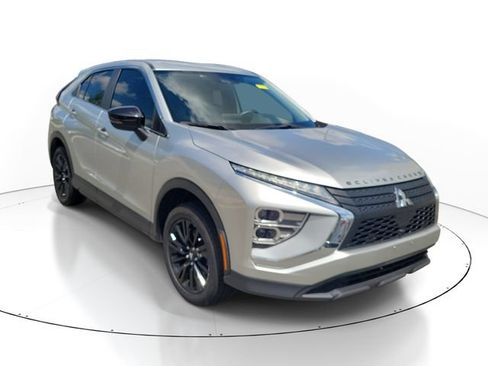 Used 2023 Mitsubishi Eclipse Cross LE AWD/4WD image 3