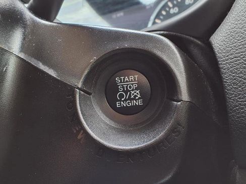 Used 2018 Jeep Renegade Limited w/ Safety & Security Group FWD image 9
