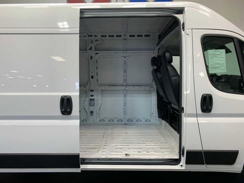 Used 2023 RAM ProMaster 2500 image 9
