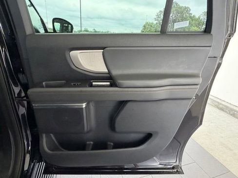 Used 2025 Ford Expedition Max Active AWD/4WD image 33