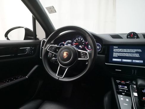 Certified 2022 Porsche Cayenne AWD/4WD image 17