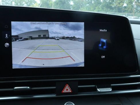 New 2025 Hyundai Elantra SEL image 4