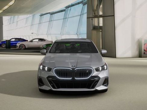 New 2026 BMW i5 eDrive40 w/ M Sport Package image 3