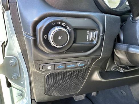 Used 2024 Jeep Wrangler Unlimited Sahara w/ Technology Group image 12