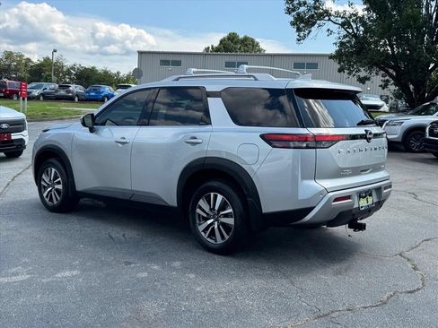 Certified 2024 Nissan Pathfinder SL AWD/4WD image 5
