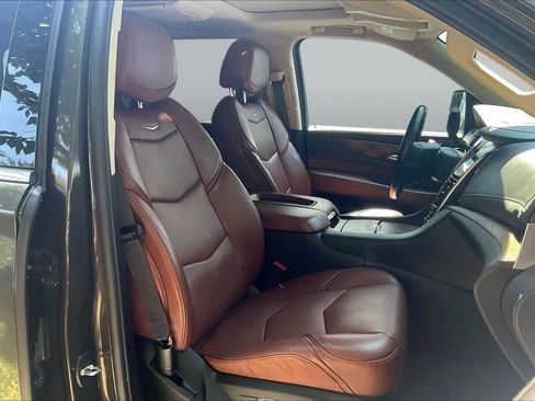 Used 2020 Cadillac Escalade Premium Luxury AWD/4WD image 8
