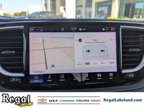 Used 2024 Chrysler Pacifica Select image 21