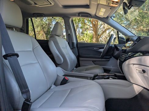 Used 2022 Honda Pilot Touring image 17