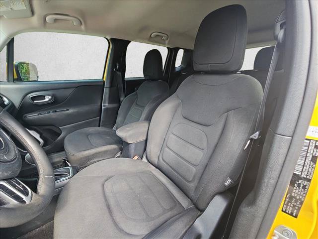 Used 2018 Jeep Renegade Latitude FWD image 14
