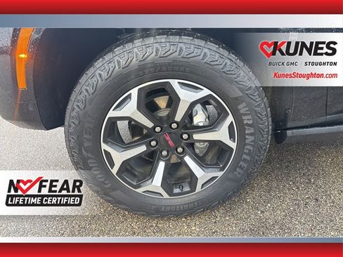 Used 2025 GMC Yukon AT4 image 16