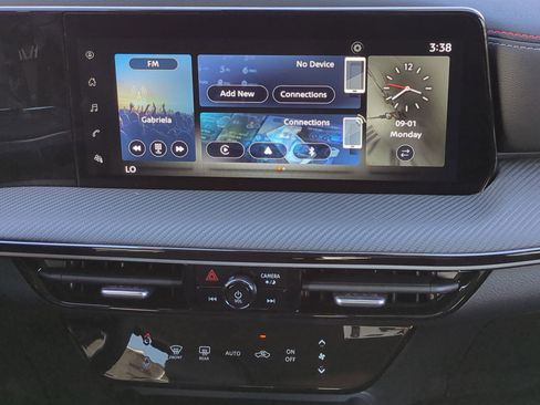 New 2025 Nissan Kicks SR FWD image 18