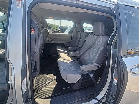 Used 2022 Toyota Sienna LE AWD/4WD image 10