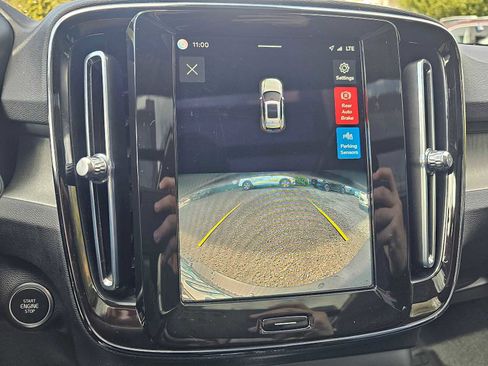 Used 2023 Volvo XC40 B5 Plus w/ Protection Package Premier image 31