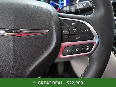 Used 2023 Chrysler Pacifica Touring-L FWD image 46