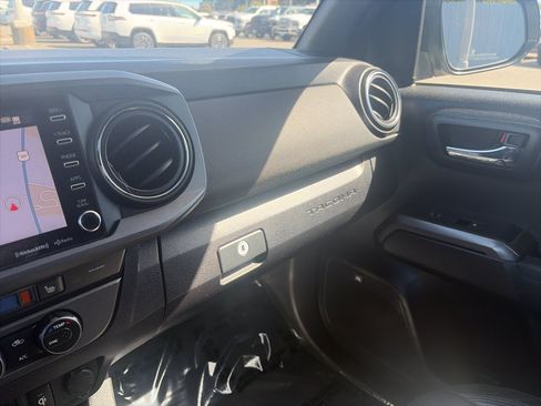 Used 2021 Toyota Tacoma TRD Off-Road w/ TRD Premium Off Road Package AWD/4WD image 22