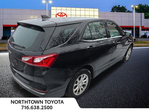 Used 2018 Chevrolet Equinox LS image 3