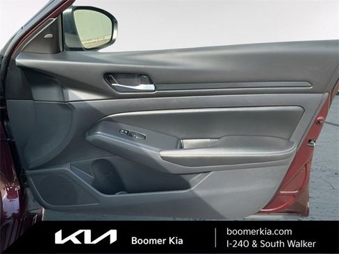 Used 2024 Nissan Altima 2.5 SV image 10