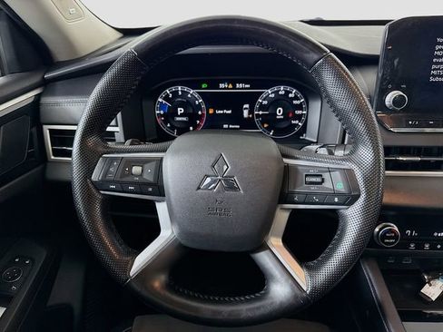 Used 2022 Mitsubishi Outlander SE image 11