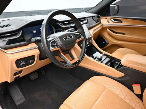 Used 2023 Jeep Grand Cherokee L Summit image 12