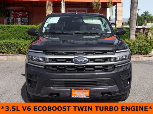 Used 2022 Ford Expedition XLT image 3