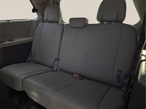 Used 2016 Toyota Sienna XLE image 9