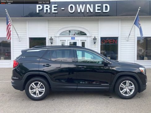 Used 2018 GMC Terrain SLE w/ Driver Convenience Package FWD image 4