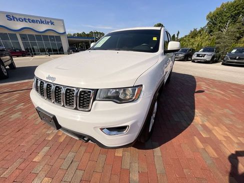 Used 2021 Jeep Grand Cherokee Laredo AWD/4WD image 26