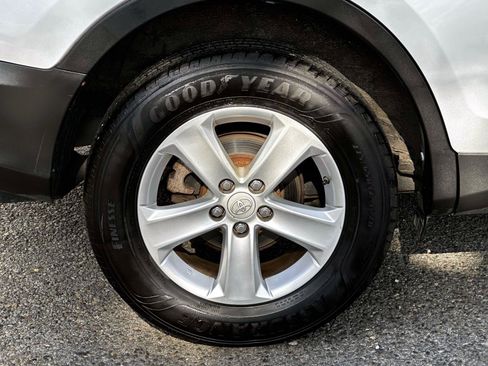 Used 2013 Toyota RAV4 XLE AWD/4WD image 9