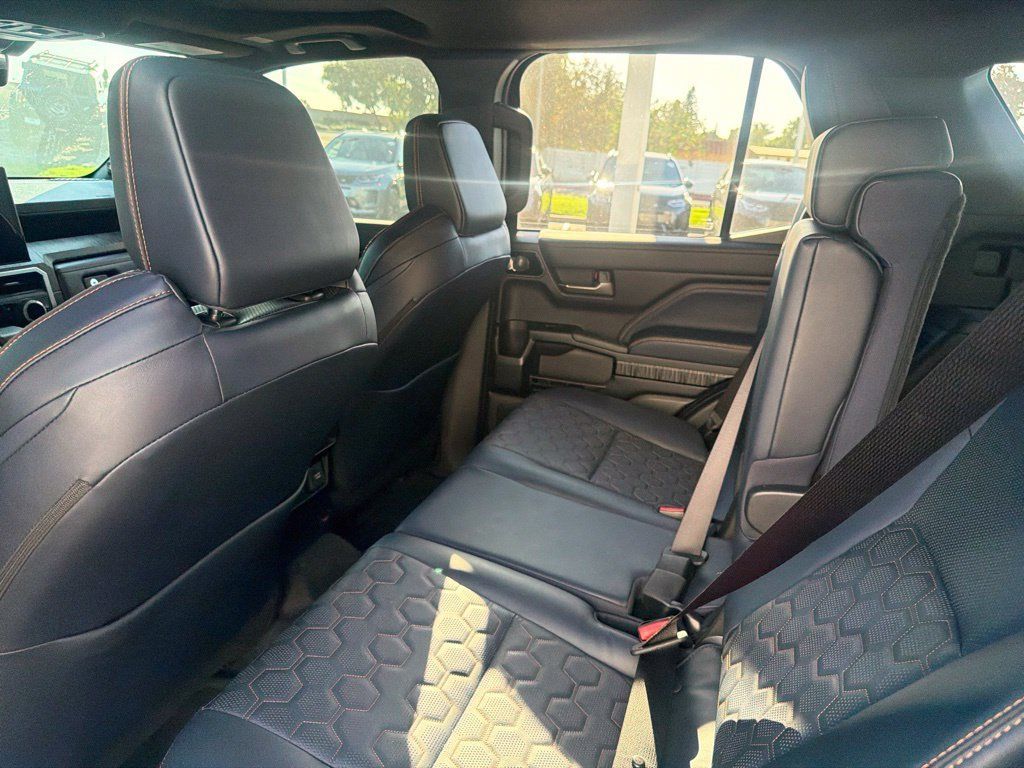 Used 2025 Toyota 4Runner Platinum AWD/4WD image 12