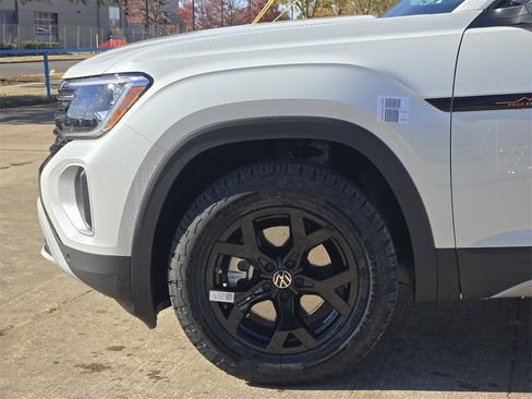 New 2026 Volkswagen Atlas Peak Edition image 5