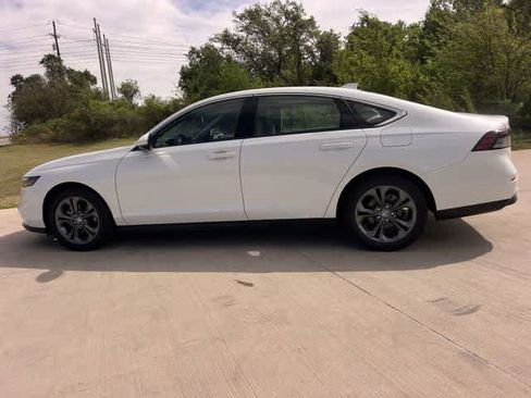 Used 2023 Honda Accord EX image 4