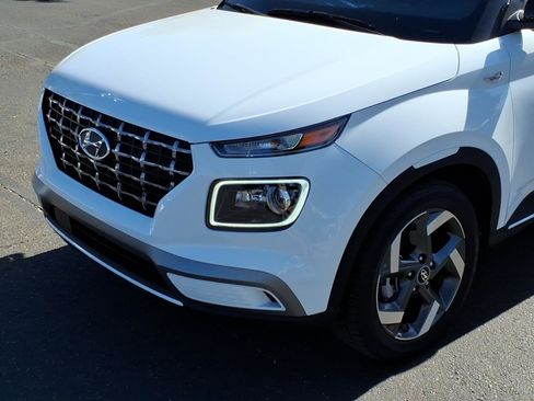 Certified 2023 Hyundai Venue Limited FWD image 8