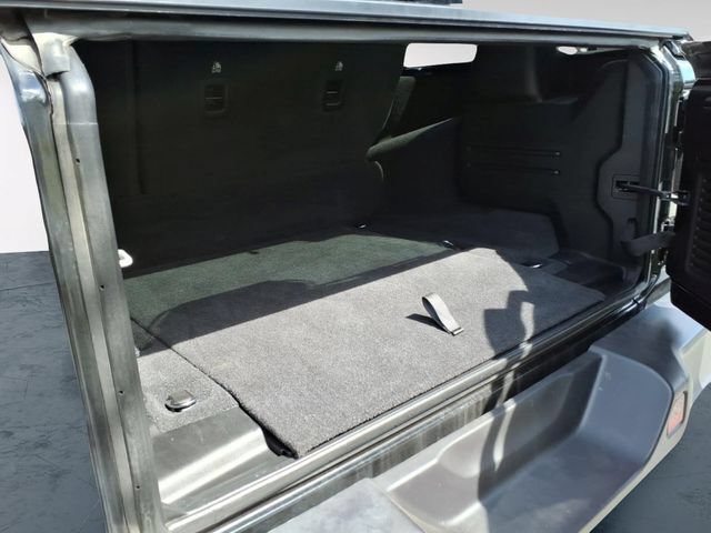 Used 2025 Jeep Wrangler Unlimited Sahara AWD/4WD image 13